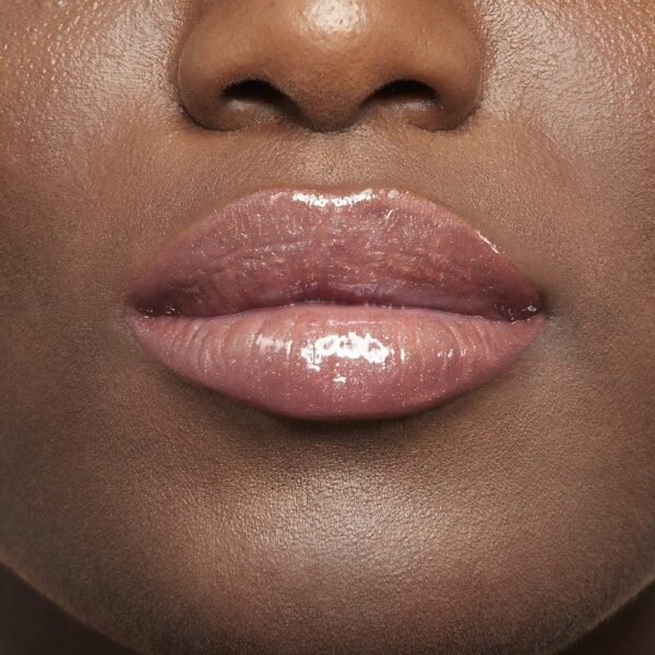 Maybelline New York Lifter Gloss, Hydrating Lip Gloss with Hyaluronic Acid, 5.4 ml, Shade 003 Moon : Amazon.ae: Beauty - Image 6